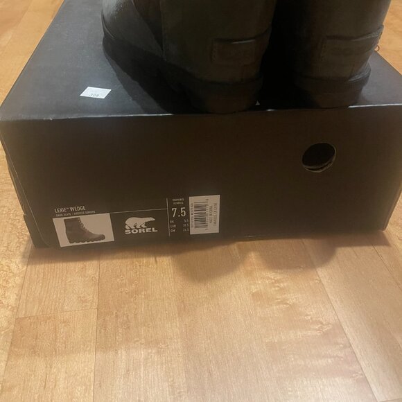 Sorel Lexie Leather Wedge Slate Gray with Black quilting. Size 7.5 - Picture 3 of 4